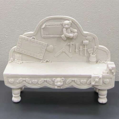 树脂白膜实心珍爱熊展台23×7.5×18