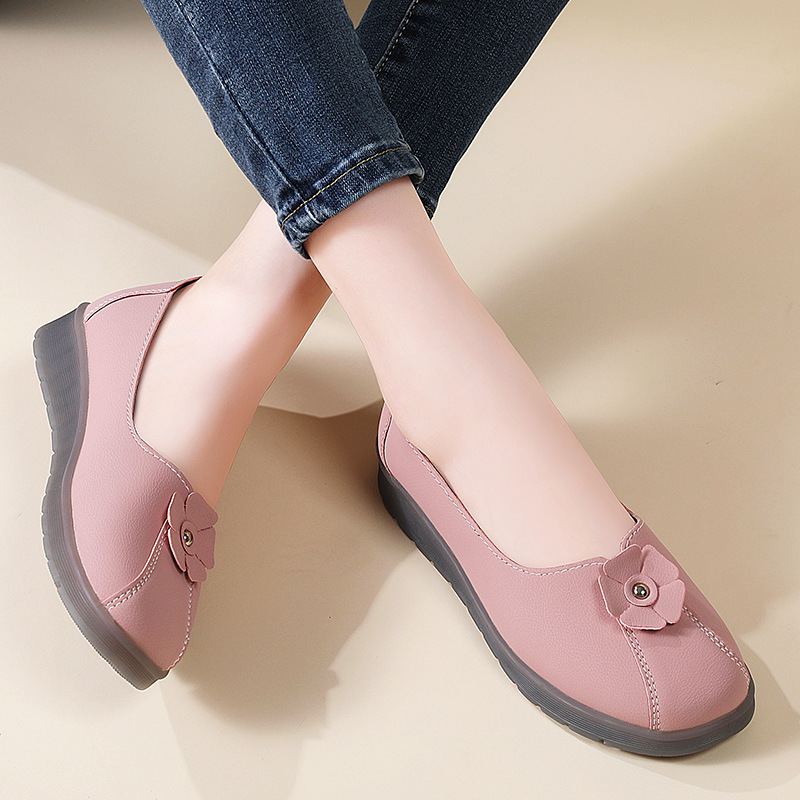 2025新款真皮软底防滑妈妈鞋女一脚蹬舒适不累脚单鞋中老年休闲鞋