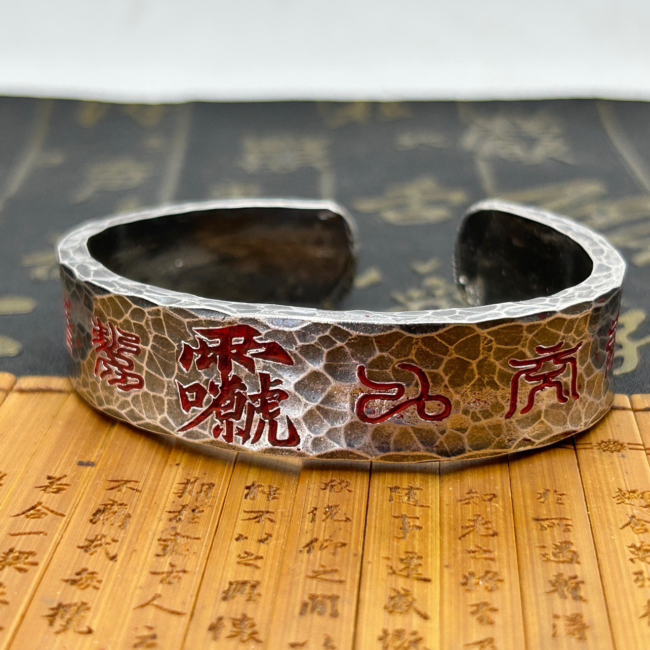 复古做旧雷祖讳十字天经锤纹手镯