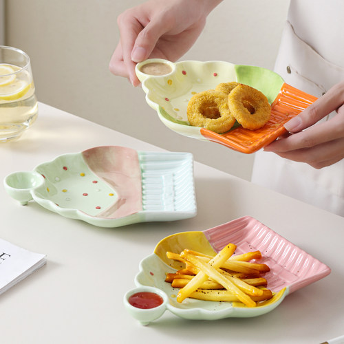 釉下彩陶瓷饺子盘家用带蘸料碟新款减脂盘可爱手彩造型分格水饺盘