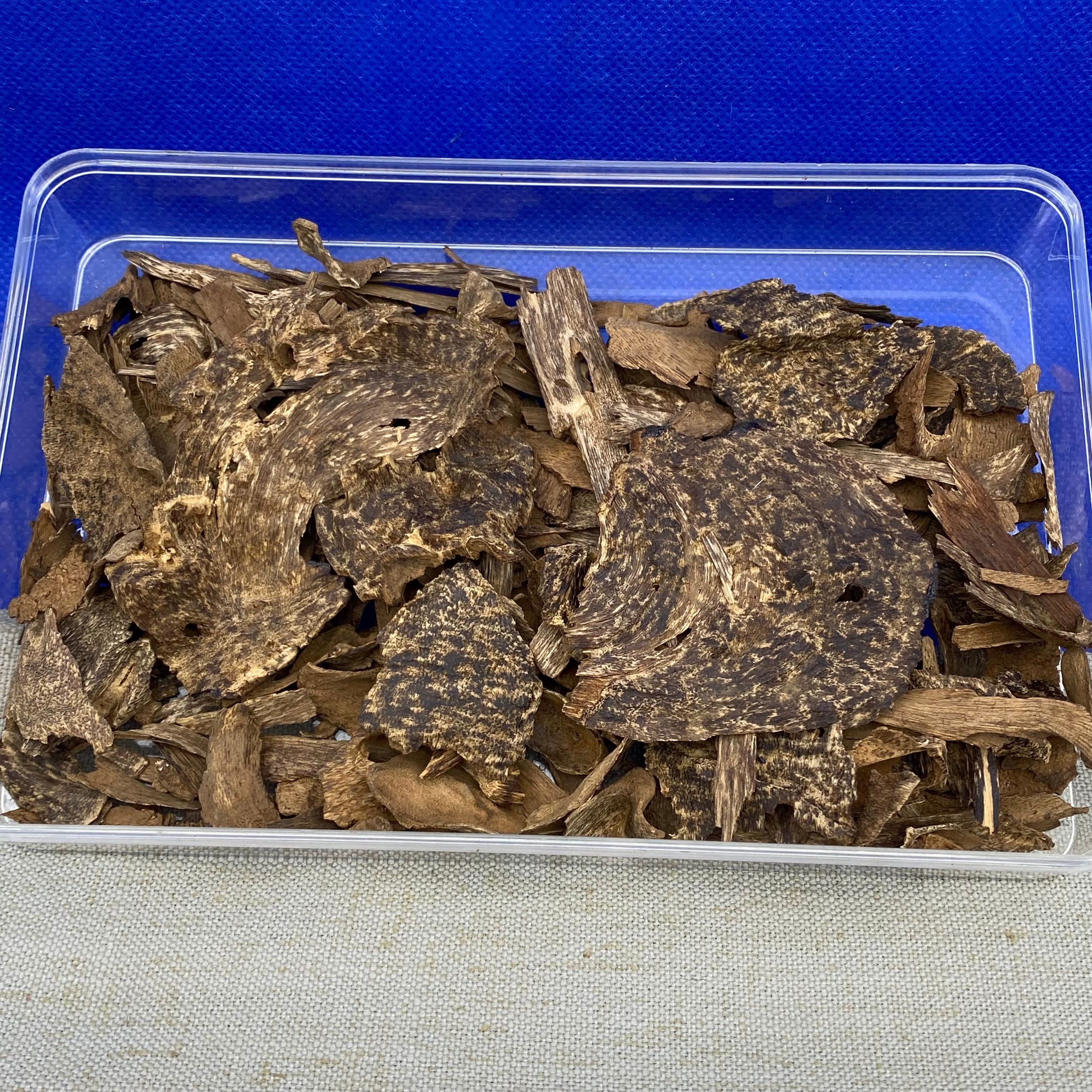 海南尖峰岭沉水壳子碎料沉香满油沉香壳子碎花甜带蜜香浓郁