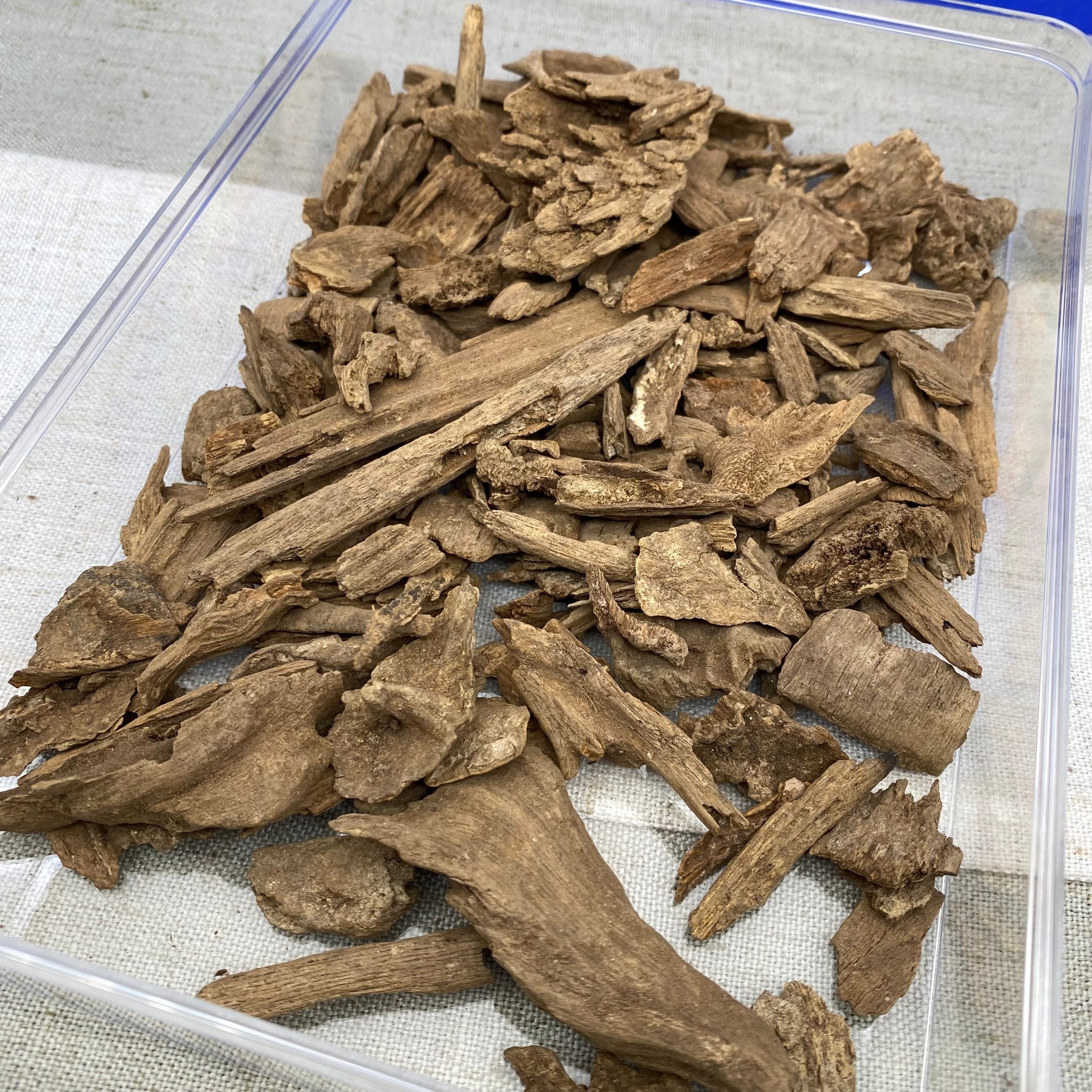 芽庄红土沉香碎块料 天然红土 熏香味特别浓郁扑鼻西瓜凉蜜香