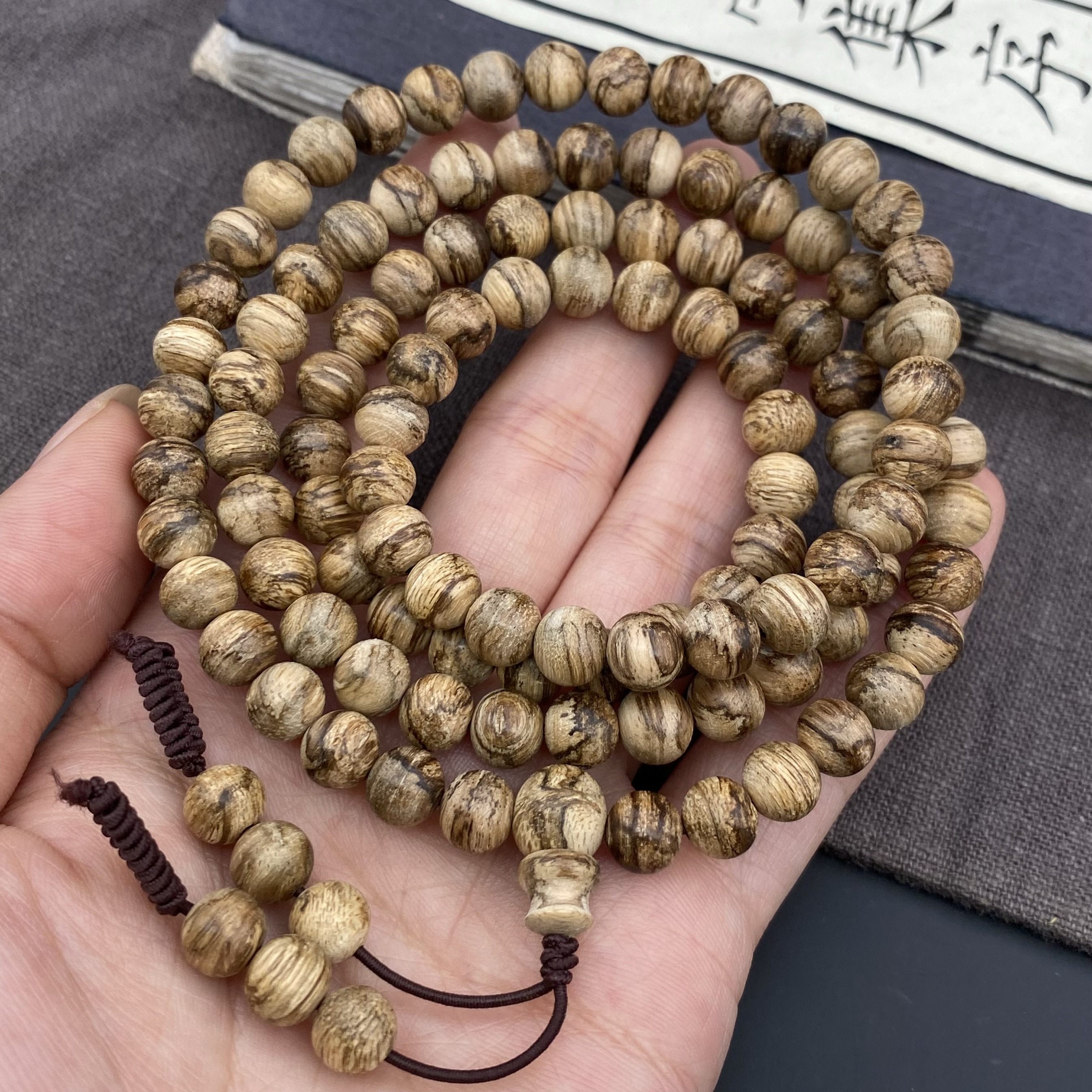 马尼捞0.7沉香手串 生闻奶香带甜凉 香味馥郁 花珠结油好纹理清晰