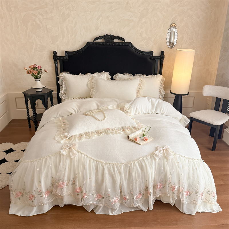 2025秋冬新款牛奶绒床裙款蕾丝刺绣四件套韩版法式公主风床单被套