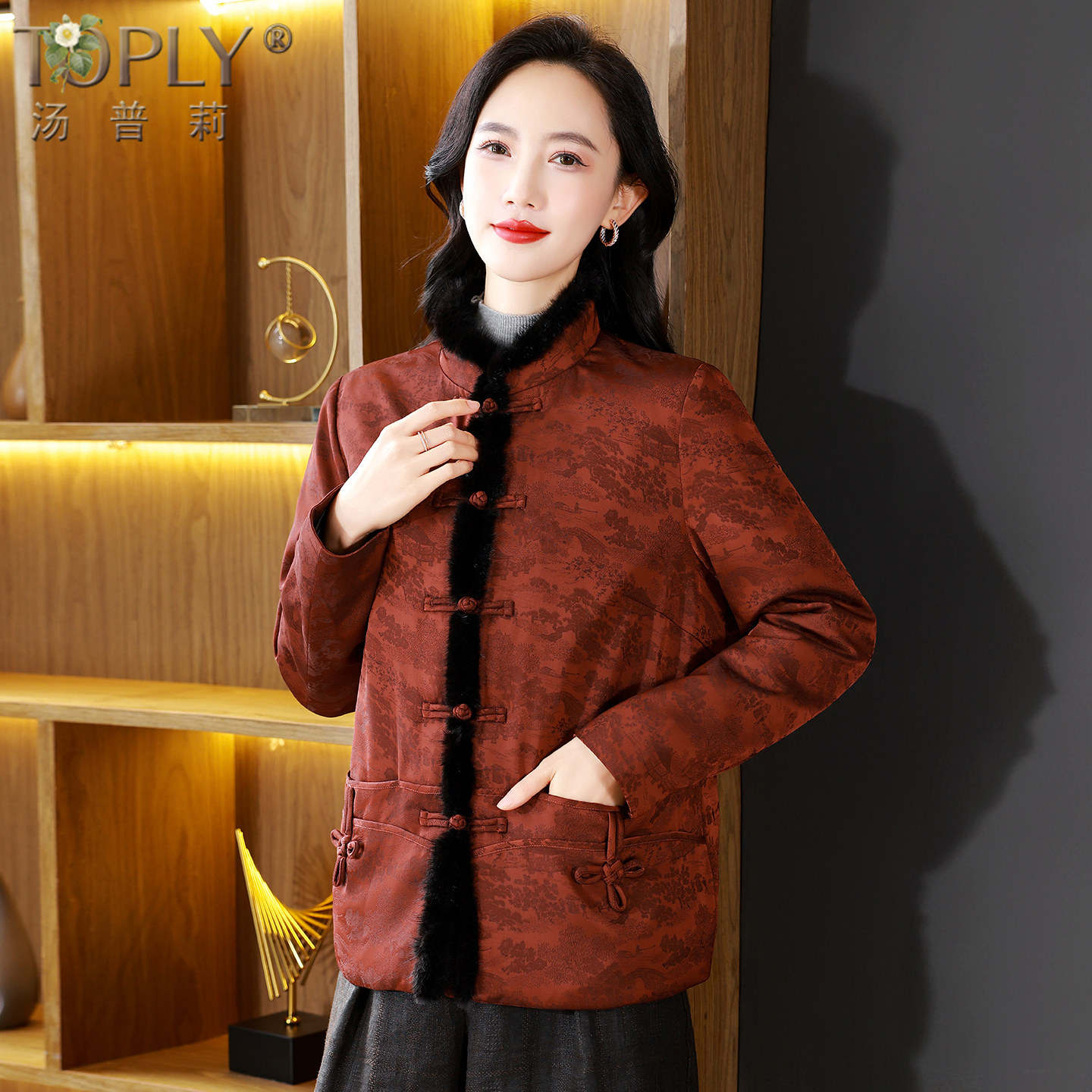 高端品牌鹅绒羽绒服女2025冬新款妈妈洋气短款大码显瘦小个子外套