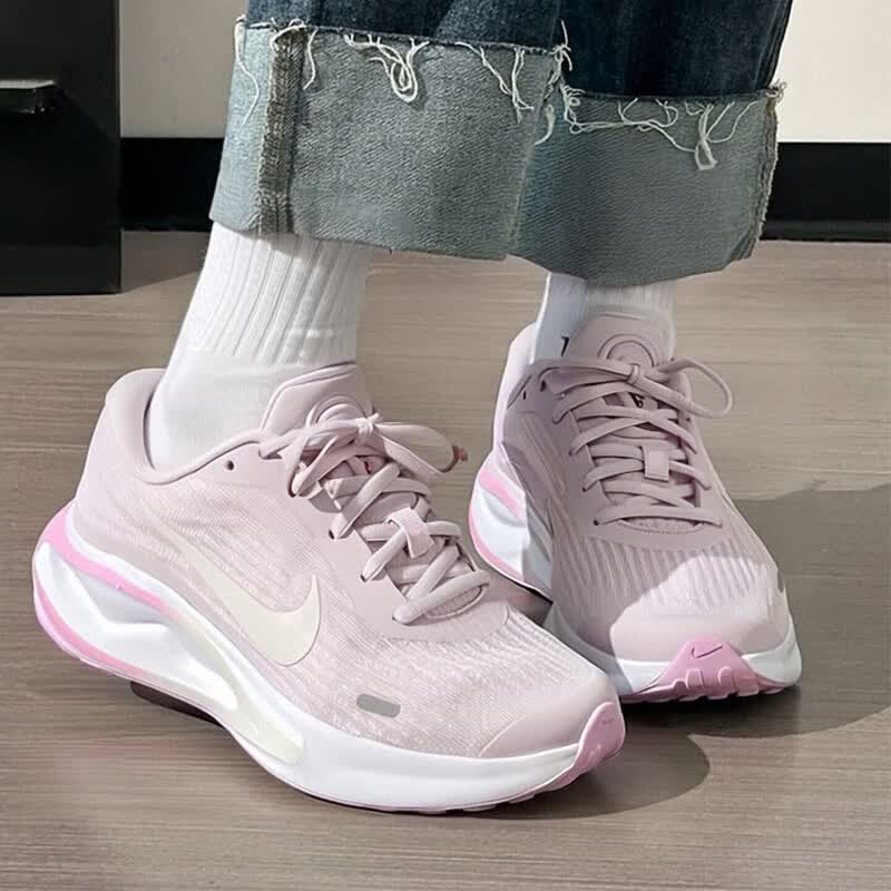 Nike耐克2026年新款女跑步鞋超轻缓震透气运动鞋系带粉色四季通用