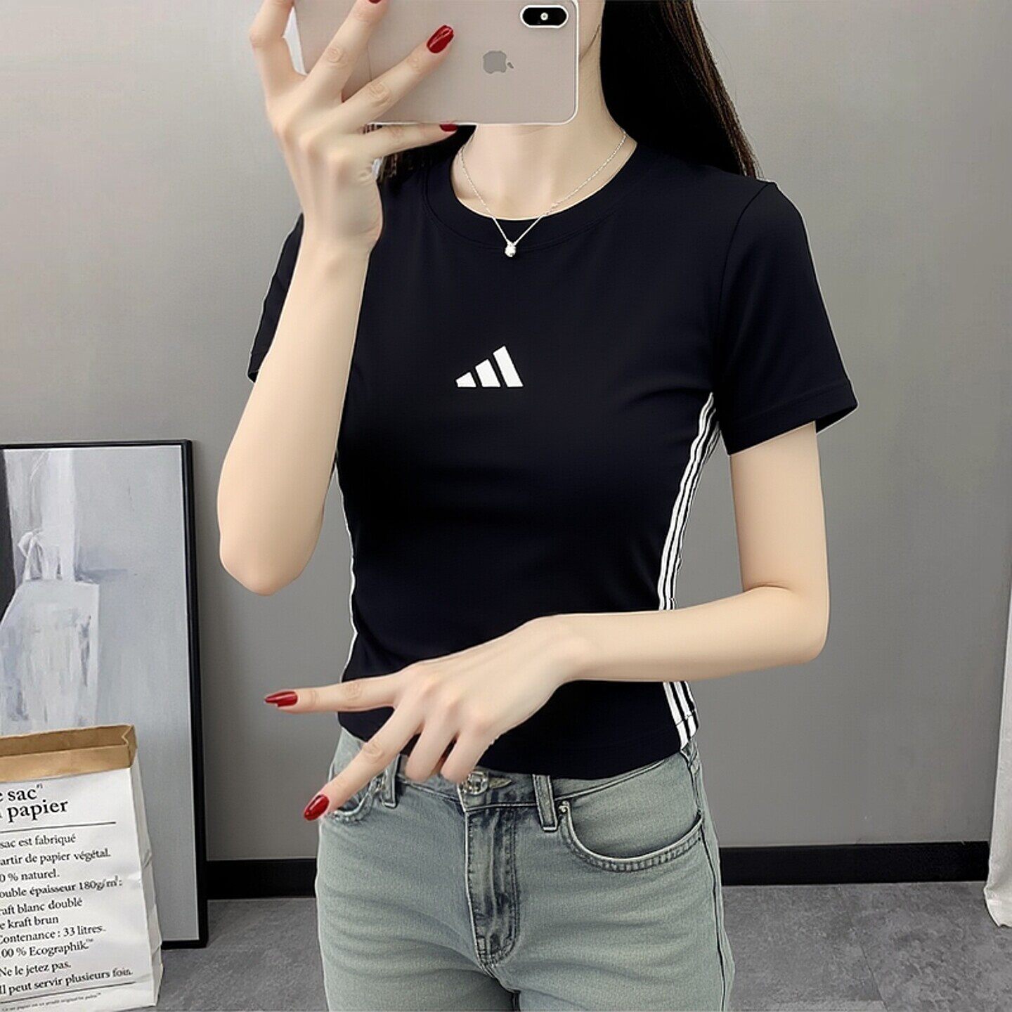 阿迪达斯修身显瘦短袖女