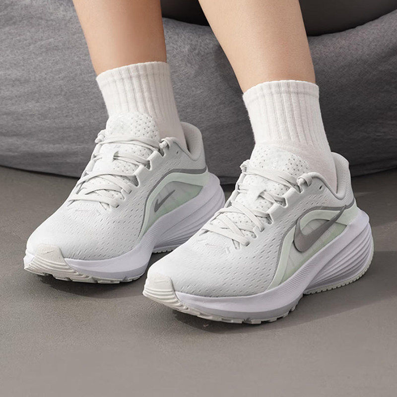NIKE耐克正品女鞋2026新款春季减震白色运动鞋轻便跑步鞋IB1899