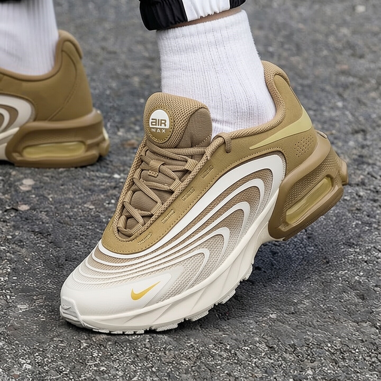 Nike耐克鞋子厚底气垫男