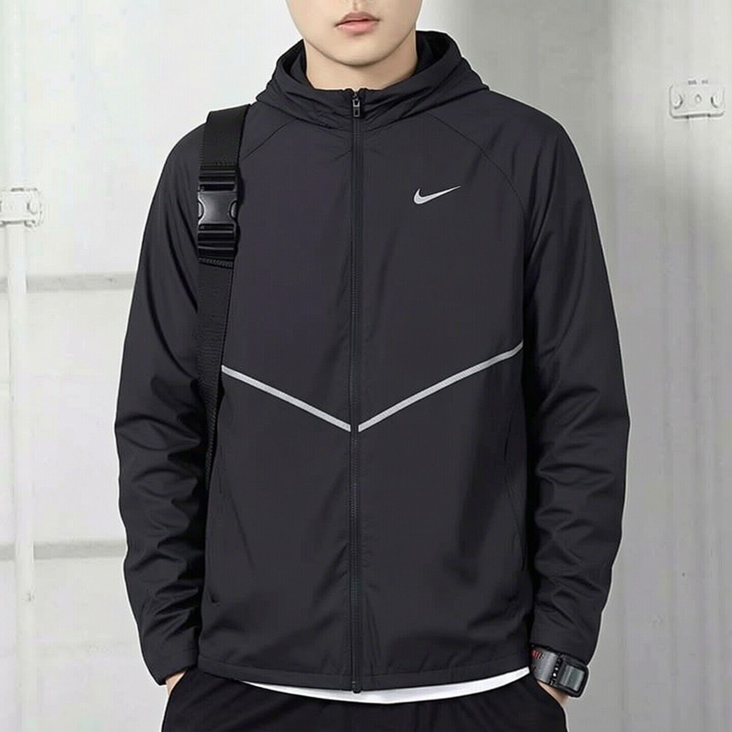 Nike耐克新款防晒衣跑步防水夹克男子训练连帽外套薄款运动皮肤衣