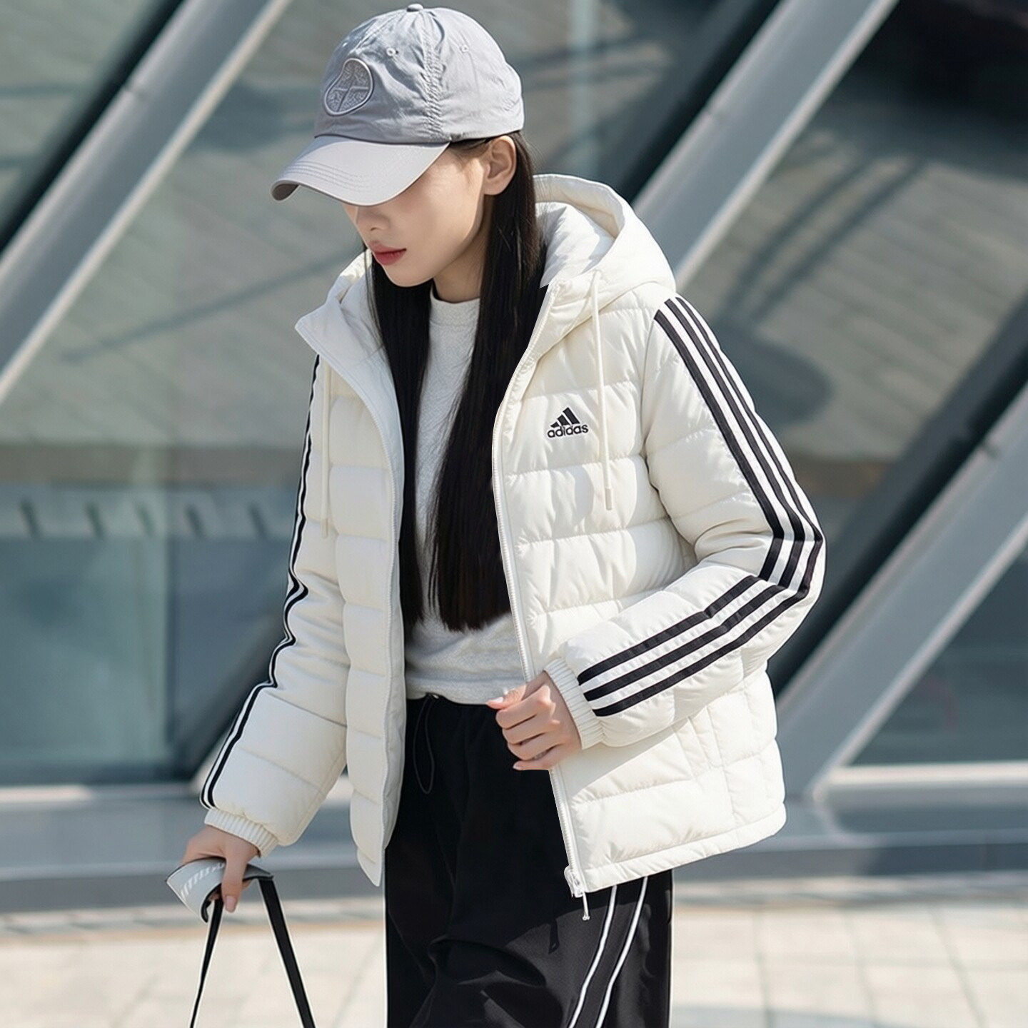 阿迪达斯白色羽绒服女新款保暖防风加厚外套韩版排骨轻薄鸭绒服女