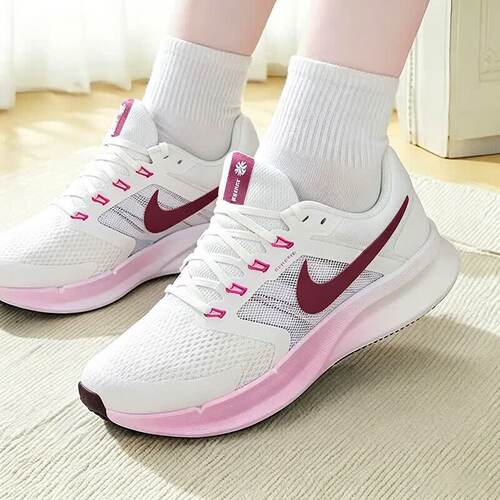 Nike耐克鞋子透气网面跑步鞋RUN SWIFT 3运动鞋新款女鞋健身白鞋