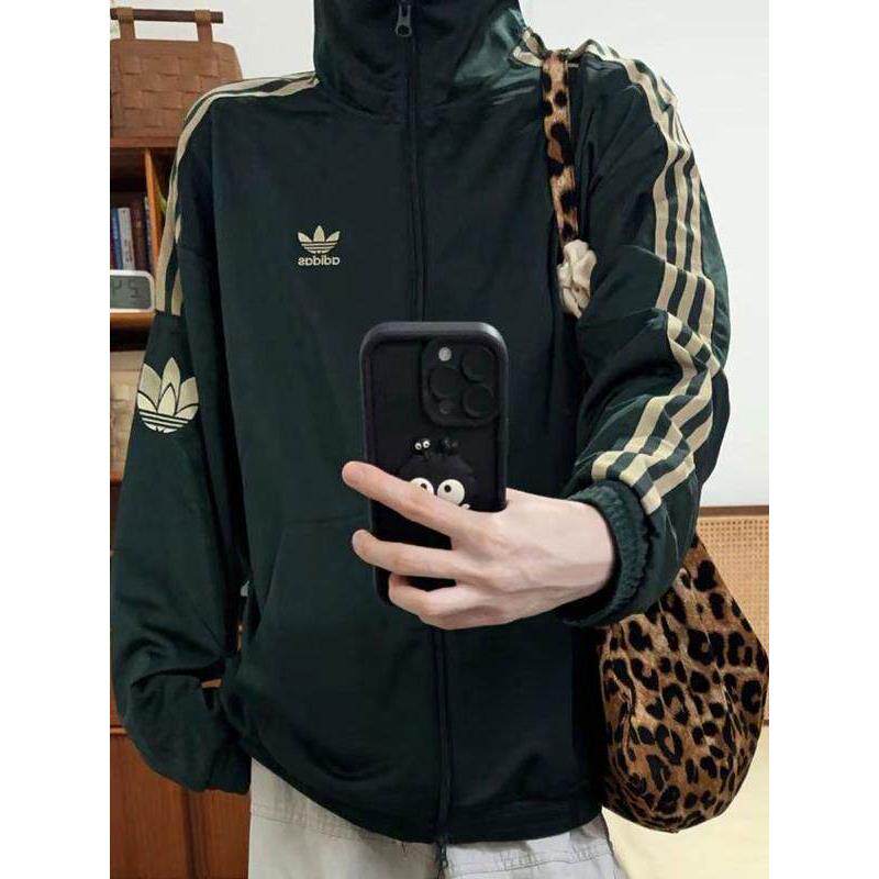 阿迪达斯三叶草绿色外套女春季新款宽松大码运动美式夹克开衫上衣