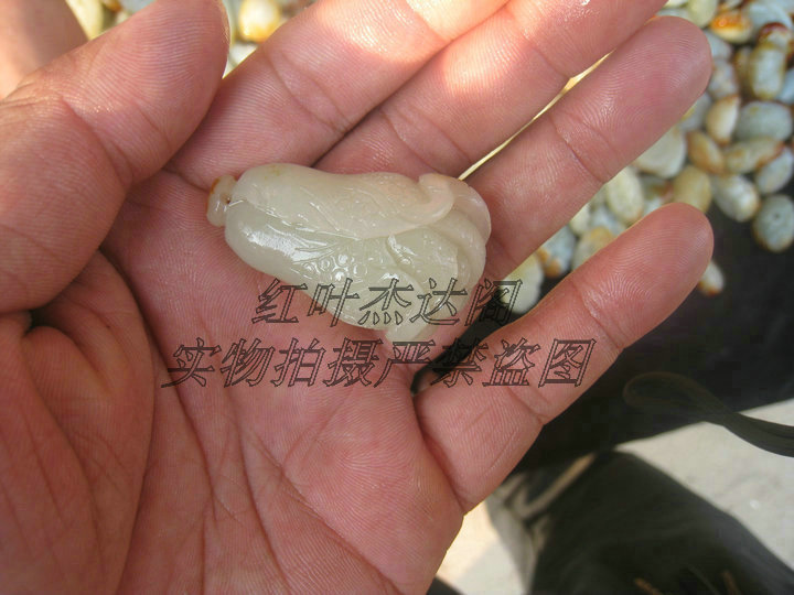 枣红皮精雕白菜女士和田玉籽料
