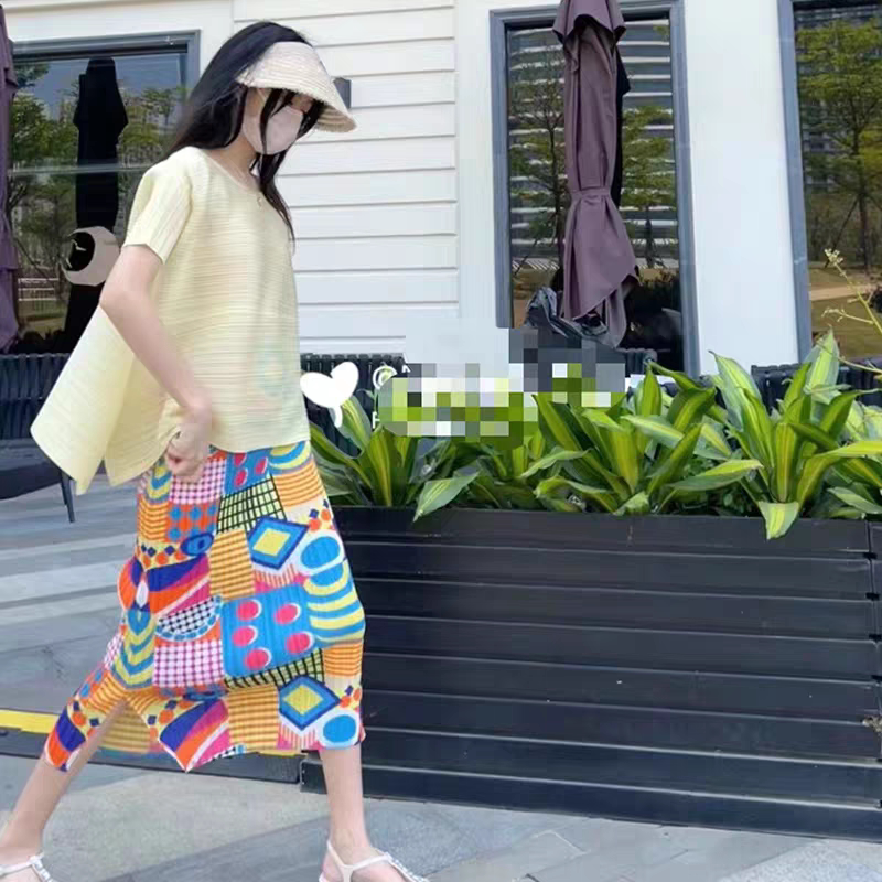 三宅风褶皱半身裙女2025夏季新款高级感薄款高腰开叉中长裙百褶裙