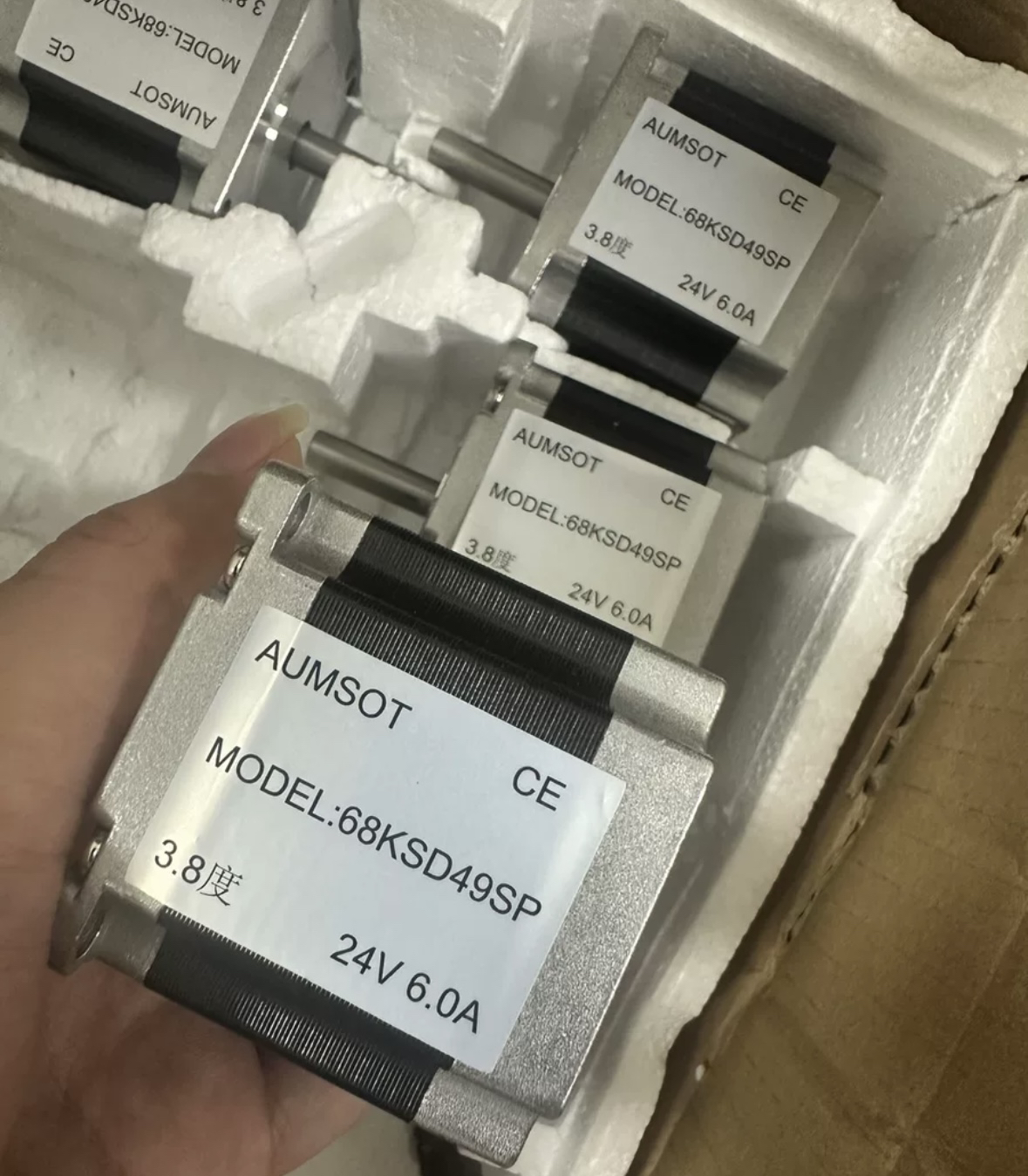 AUMSOT步进电机68KSD49SP,24V 6.0A,全新