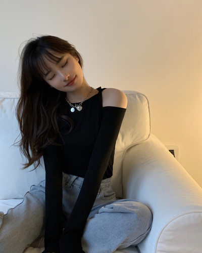2023新款设计感甜酷辣妹露肩长袖上衣修身打底衫内搭女大学生上衣