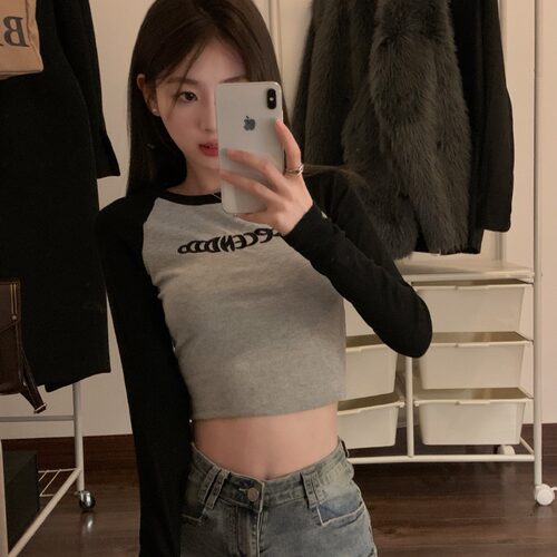2023新款甜酷风字母刺绣长袖女秋季修身显瘦设计感短款学生女上衣