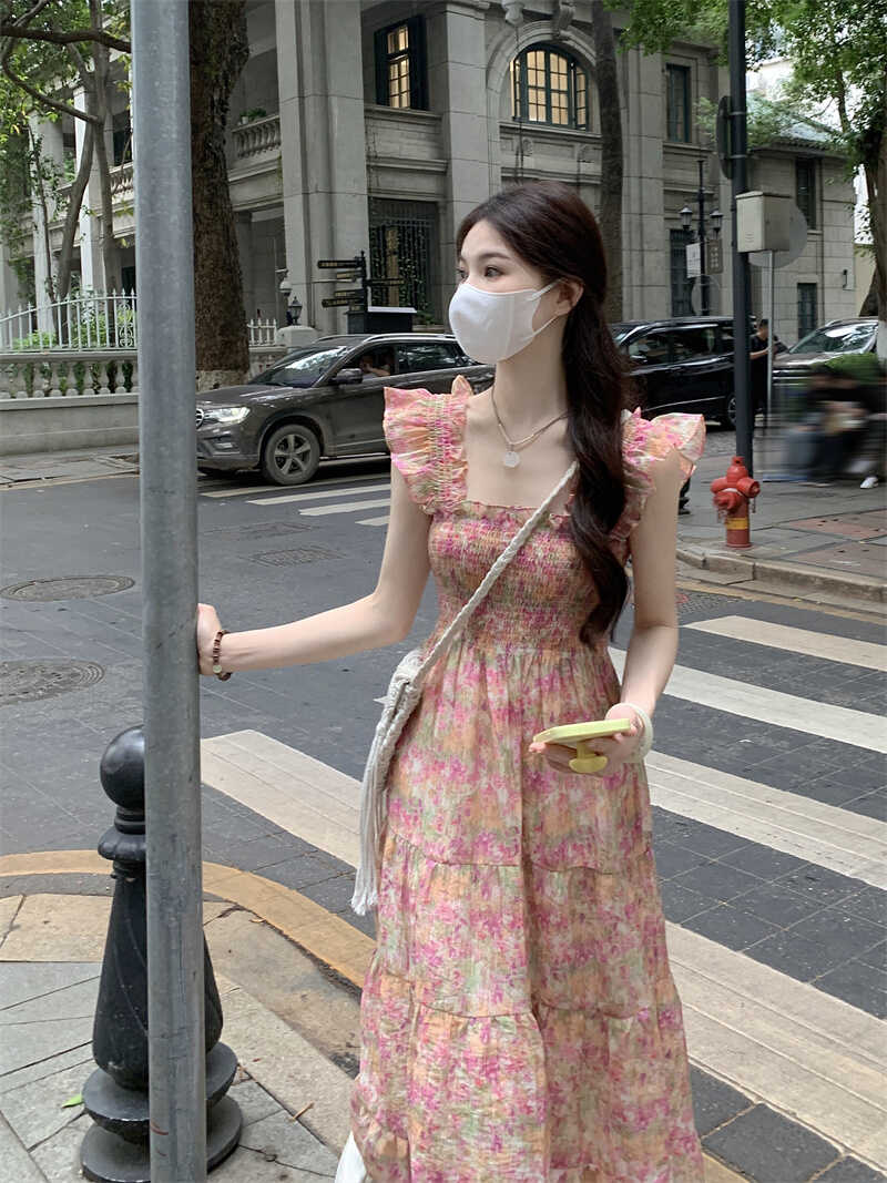 粉色法式小飞袖碎花裙吊带连衣裙