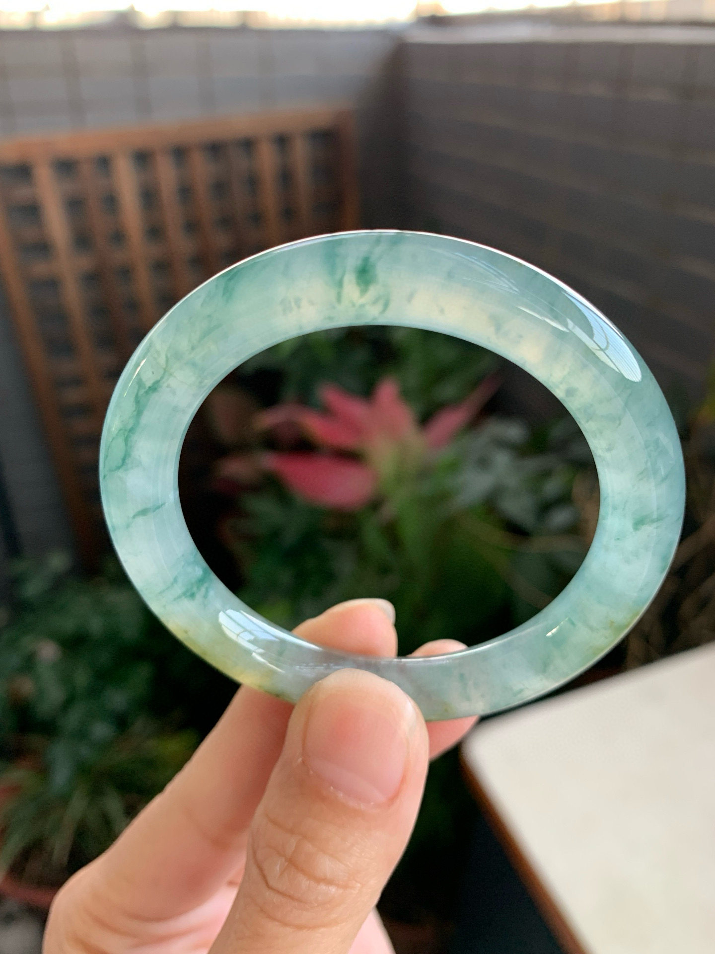 49圏口天然A货翡翠冰种飘花圆条手镯冰透水润送证书