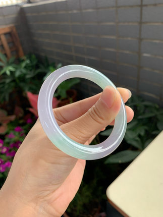 52圈口冰种飘绿圆条手镯冰透水润飘花灵动飘逸