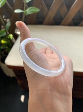 51圏冰种白月光圆条手镯经典白月光干净清爽冰透，布灵布灵的