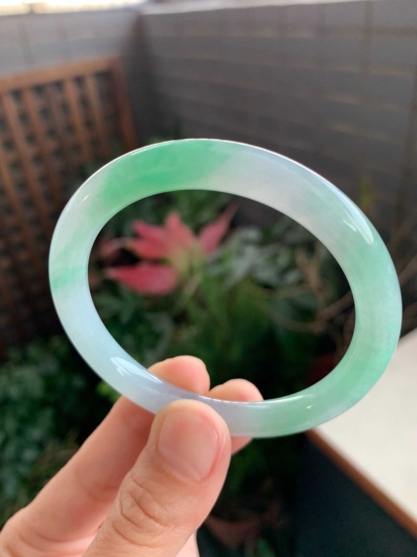 52圏口天然A货翡翠冰种飘绿花圆条手镯冰透水润配证书,珠宝/钻石/翡翠,手镯,淘宝优惠券,粉丝福利购,淘宝优惠卷