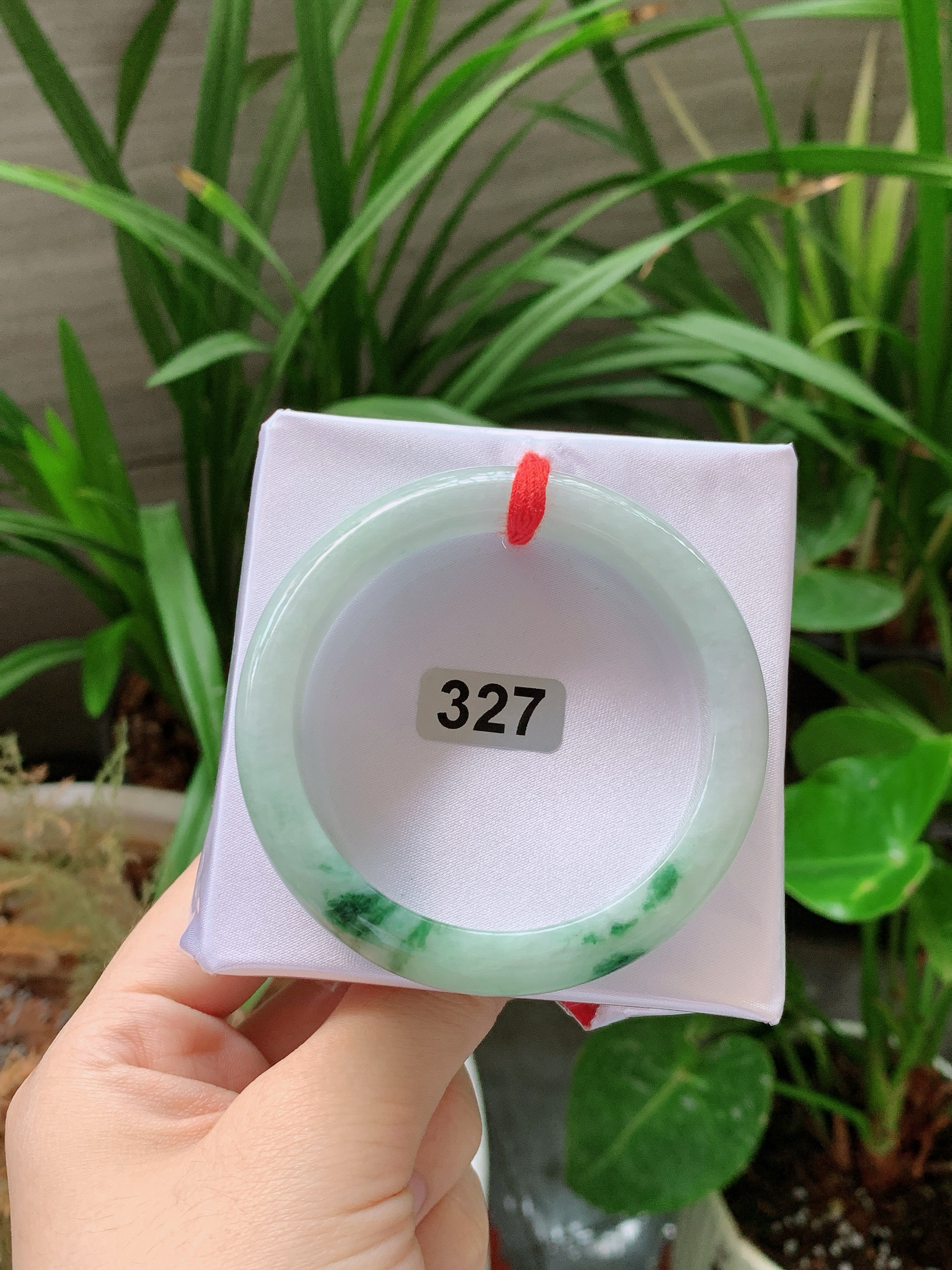 A货手镯54圈口冰糯种飘绿花正圈手镯种老肉细女款带证书