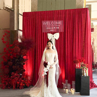 韩系订婚布置装饰红色布幔定亲婚礼迎宾区背景墙酒店大气全套摆台