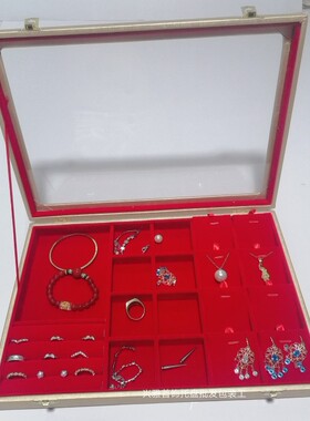 金黄色皮革时尚风道具珠宝