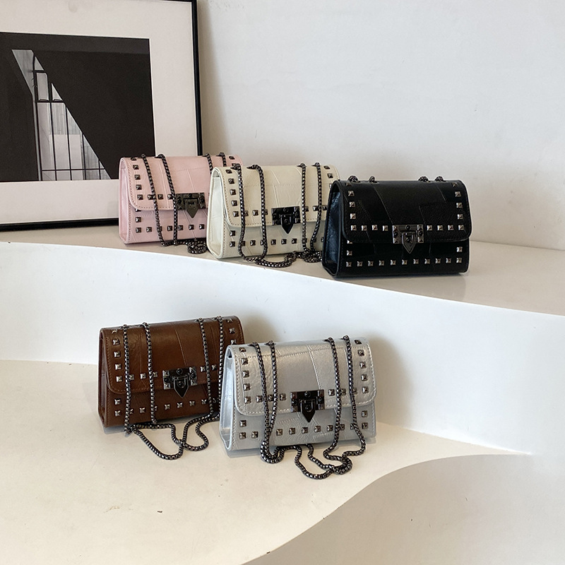 ins小众时尚百搭休闲包包秋季新款复古铆钉单肩包洋气链条包