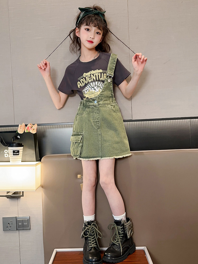 Girls' dress summer suit 2024 new fashionable children's summer denim strap skirt medium big children's skirt trendy