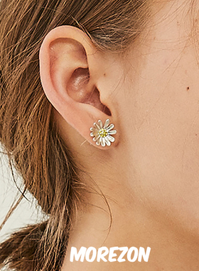 MOREZON【VINTAGE HOLLYWOOD Mini Daisy Post】潮人小小雏菊耳钉