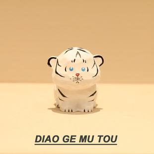 手工木雕小老虎桌面摆件卡通可爱手绘白虎车载装饰品送人礼物