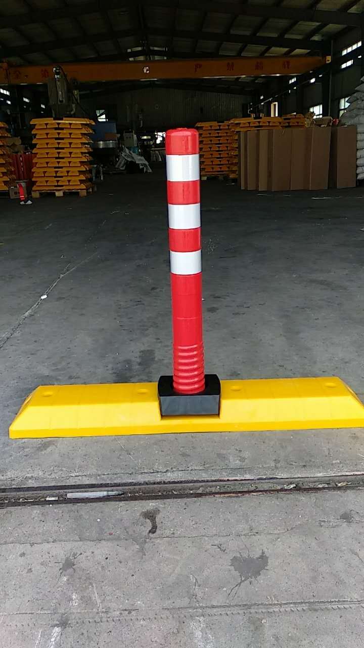 TPU塑料道路分道体橡胶导流器隔离车道反光警示标路障分流警示柱