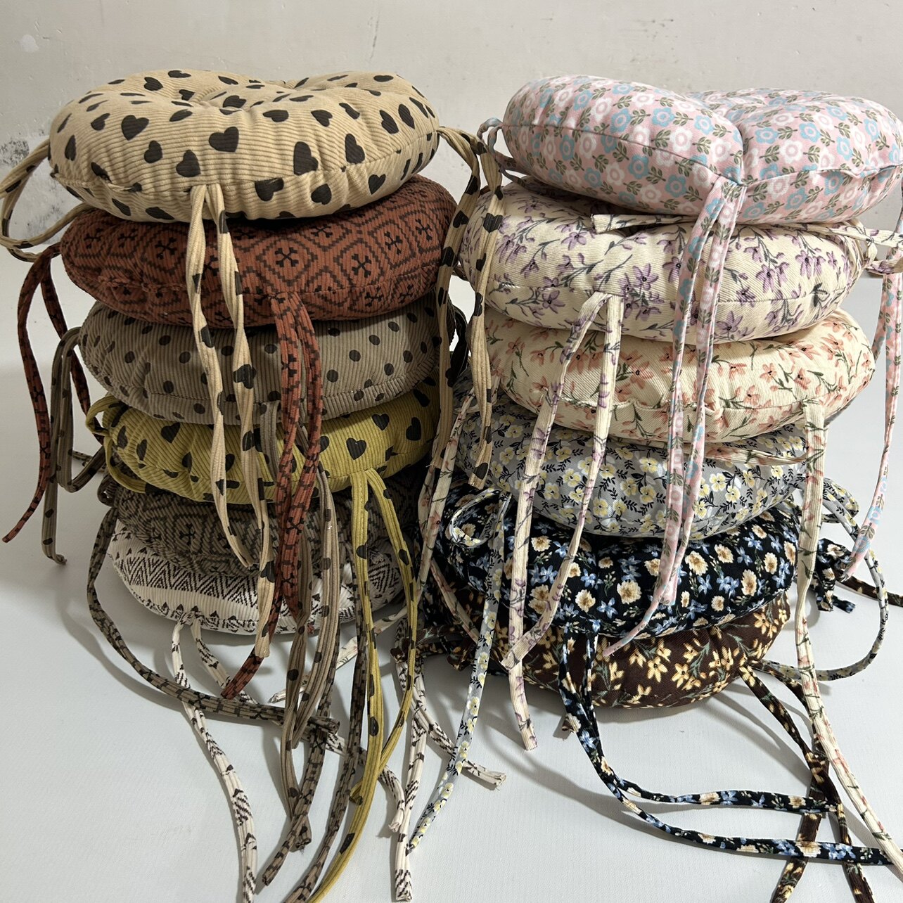 灯芯绒印花圆形坐垫 加厚绑带实木圆凳子椅垫 工厂宿舍圆板凳屁垫