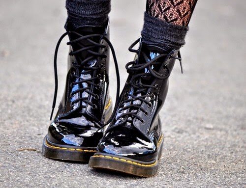 欧洲站潮靴8孔1460漆皮马丁靴女牛筋底软皮加绒真皮机车dr短靴