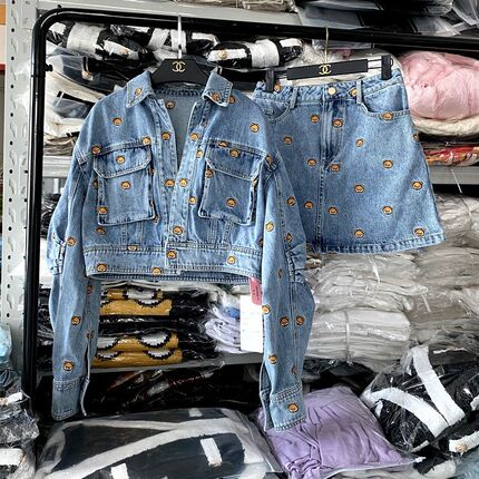 地球店 蓝色小熊刺绣牛仔短外套女洋气减龄A字短裙套装