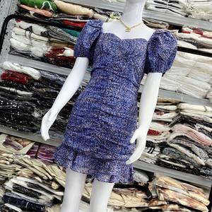 地球店法式泡泡袖修身碎花连衣裙女复古风夏季新品高腰A字裙短裙