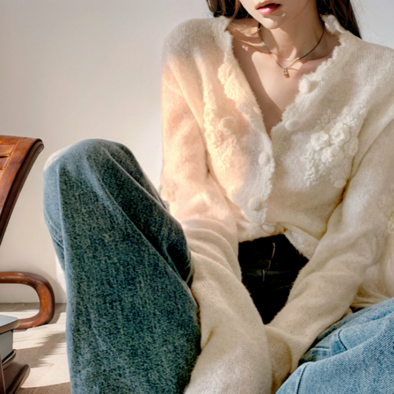 地球店 白色马海毛重工立体钩花针织开衫女秋减龄百搭毛衣薄款