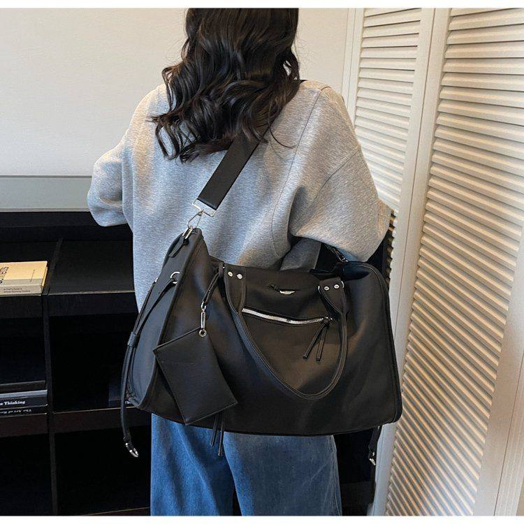 无论是商务旅行还是度假我们的旅行袋都能满足您的需求,运动包/户外包/配件,单肩包,淘宝优惠券,粉丝福利购,淘宝优惠卷