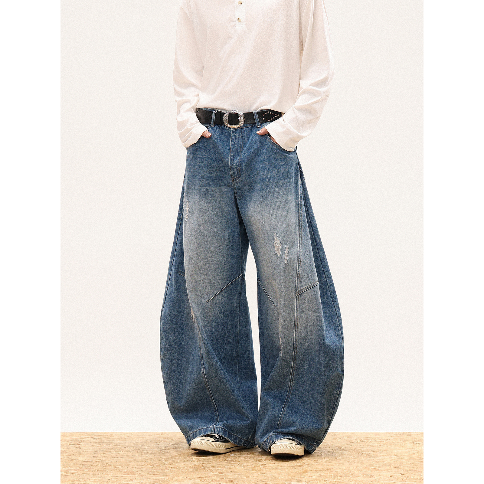 男秋季宽松街头水洗磨破牛仔裤子