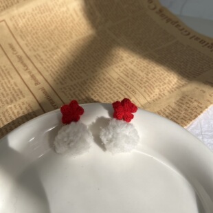 可可手工~设计感小众红色花朵羊羔毛绒球耳钉可爱耳环新年