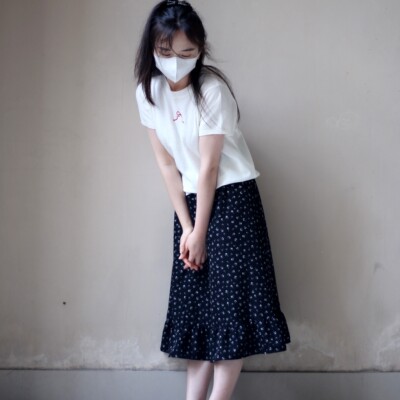 小个子黑色碎花半身裙日常通勤