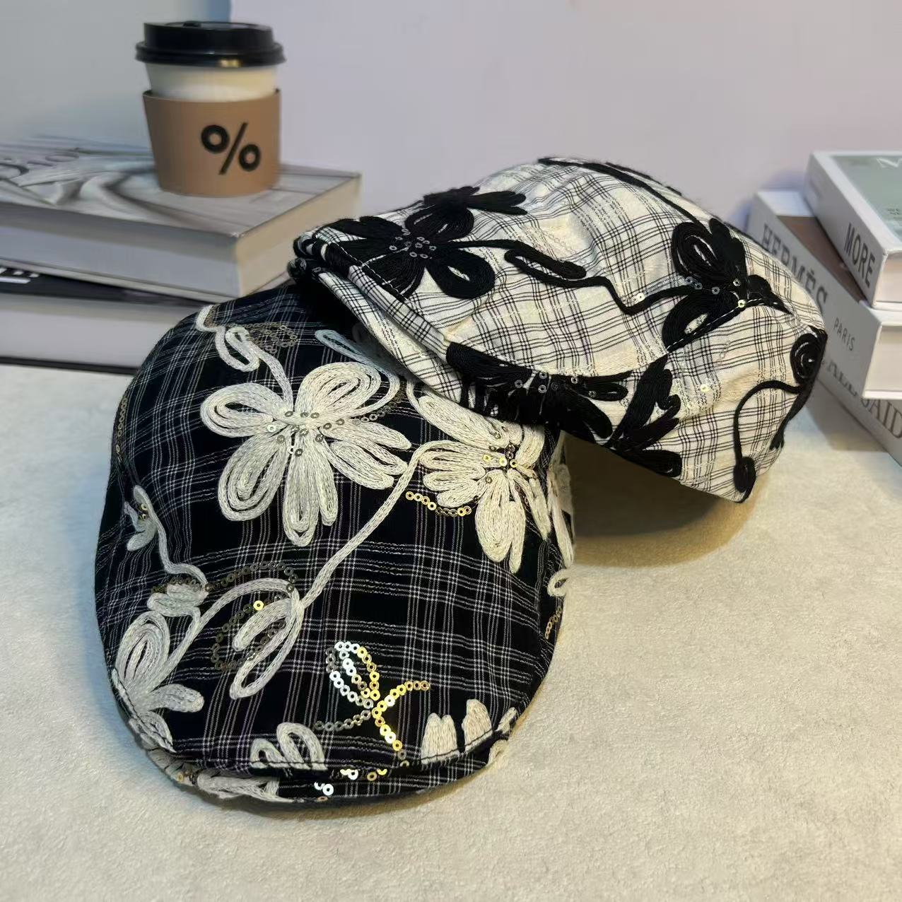 工艺亮片花朵刺绣显脸鸭舌帽春夏