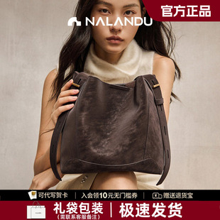 纳兰杜水桶包女2026新款春麂皮包包大容量通勤单肩真皮斜挎包女包