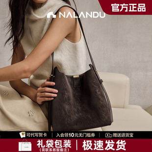 纳兰杜包包女士2026新款水桶包女款麂皮包包大容量通勤斜挎包女包