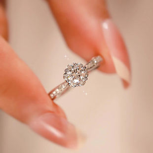 DR[手捧花]莫桑石钻戒高级感轻奢纯银镀铂金戒指情人节送女友礼物