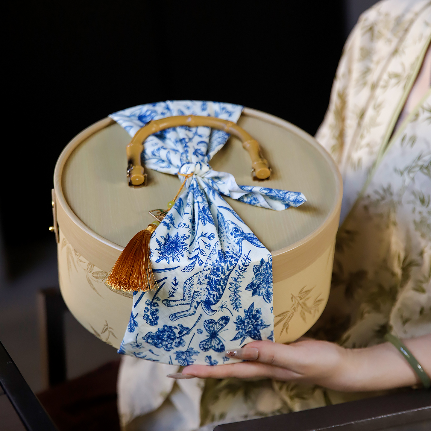 中秋节新款中式月饼包装盒手提圆桶伴手礼空盒高档流心月饼国风盒