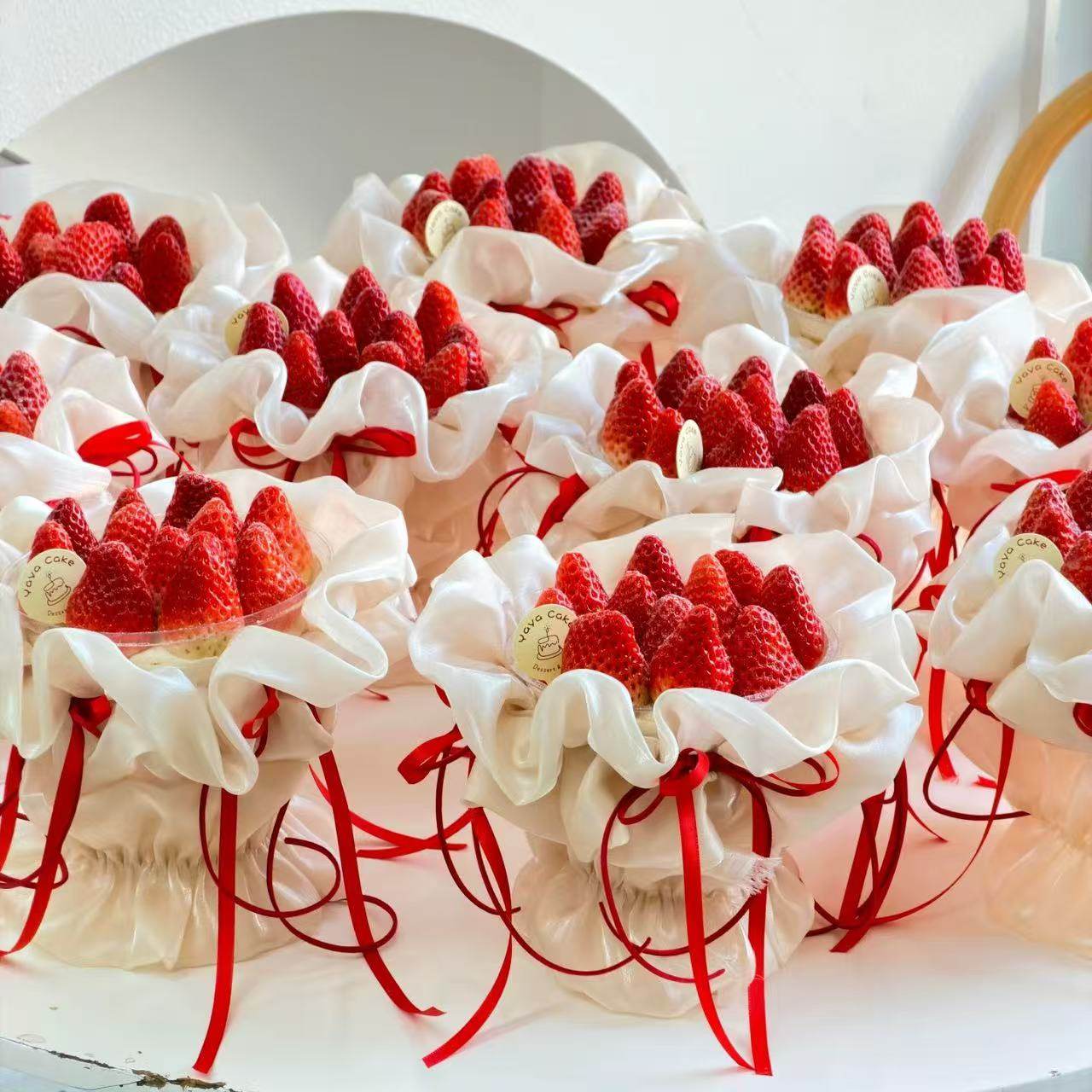 网红2026圣诞节新年褶皱围边蛋糕蛋糕装饰手捧草莓蛋糕丝带装扮,节庆用品/礼品,节日装扮用品,淘宝优惠券,粉丝福利购,淘宝优惠卷